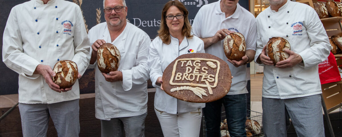 Bäckermeister im Quarree Wandsbek: Jan-H. Körner, Heinz Hintelmann, Obermeisterin Katharina Daube, Hardy Krause und Ronald Bartels.